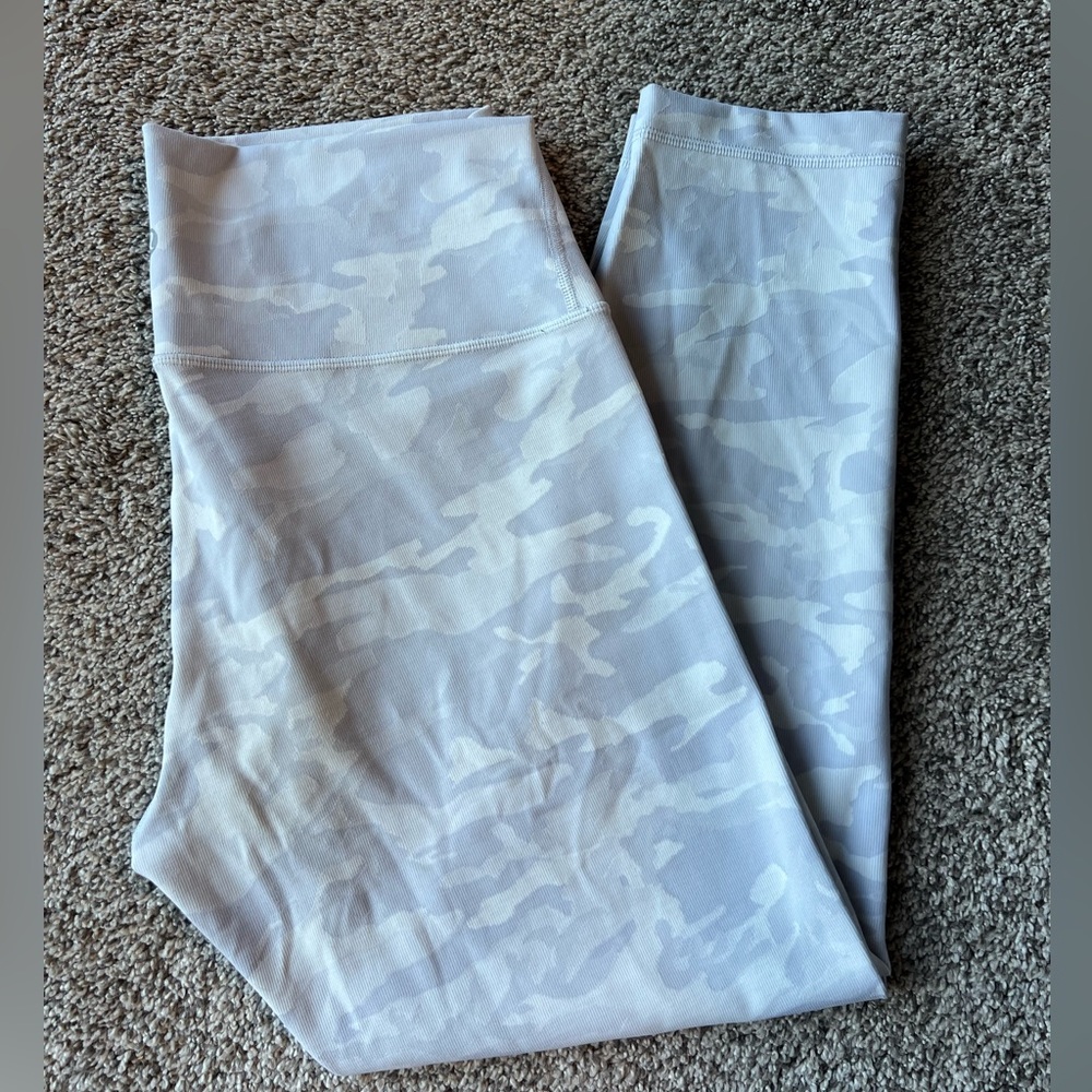 Women’s Lululemon Wunder Train leggings